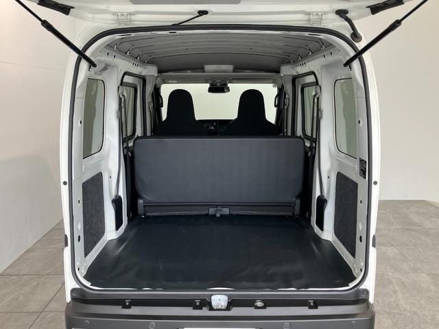 ハイゼットカーゴＤＸ　４ＷＤ　ＣＶＴ　コーナーセンサー　キーレス　前席Ｐ／Ｗ衝突被害軽減ブレーキ　スマアシ　パートタイム４ＷＤ　コーナーセンサー　前席パワーウインドウ　ＣＤステレオ　両側スライドドア　オートライト　マニュアルレベリング（滋賀県）の中古車