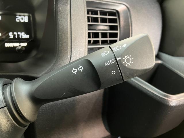 ハイゼットカーゴＤＸ　４ＷＤ　ＣＶＴ　コーナーセンサー　キーレス　前席Ｐ／Ｗ衝突被害軽減ブレーキ　スマアシ　パートタイム４ＷＤ　コーナーセンサー　前席パワーウインドウ　ＣＤステレオ　両側スライドドア　オートライト　マニュアルレベリング（滋賀県）の中古車