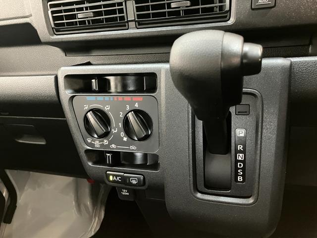 ハイゼットカーゴＤＸ　４ＷＤ　ＣＶＴ　コーナーセンサー　キーレス　前席Ｐ／Ｗ衝突被害軽減ブレーキ　スマアシ　パートタイム４ＷＤ　コーナーセンサー　前席パワーウインドウ　ＣＤステレオ　両側スライドドア　オートライト　マニュアルレベリング（滋賀県）の中古車