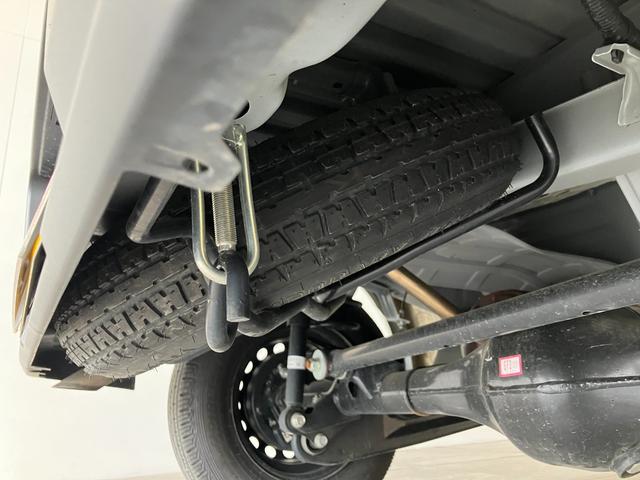 ハイゼットカーゴＤＸ　４ＷＤ　ＣＶＴ　コーナーセンサー　キーレス　前席Ｐ／Ｗ衝突被害軽減ブレーキ　スマアシ　パートタイム４ＷＤ　コーナーセンサー　前席パワーウインドウ　ＣＤステレオ　両側スライドドア　オートライト　マニュアルレベリング（滋賀県）の中古車