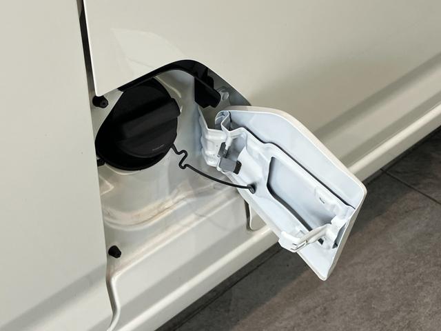 ハイゼットカーゴＤＸ　４ＷＤ　ＣＶＴ　コーナーセンサー　キーレス　前席Ｐ／Ｗ衝突被害軽減ブレーキ　スマアシ　パートタイム４ＷＤ　コーナーセンサー　前席パワーウインドウ　ＣＤステレオ　両側スライドドア　オートライト　マニュアルレベリング（滋賀県）の中古車