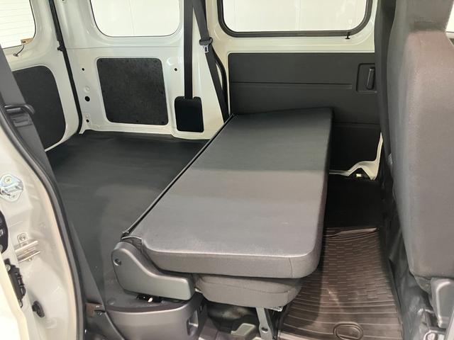 ハイゼットカーゴＤＸ　４ＷＤ　ＣＶＴ　コーナーセンサー　キーレス　前席Ｐ／Ｗ衝突被害軽減ブレーキ　スマアシ　パートタイム４ＷＤ　コーナーセンサー　前席パワーウインドウ　ＣＤステレオ　両側スライドドア　オートライト　マニュアルレベリング（滋賀県）の中古車