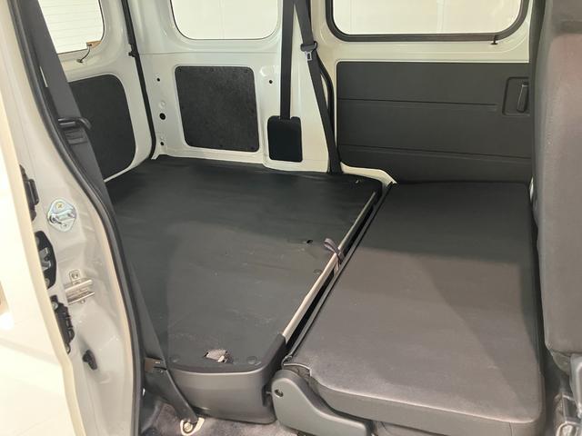 ハイゼットカーゴＤＸ　４ＷＤ　ＣＶＴ　コーナーセンサー　キーレス　前席Ｐ／Ｗ衝突被害軽減ブレーキ　スマアシ　パートタイム４ＷＤ　コーナーセンサー　前席パワーウインドウ　ＣＤステレオ　両側スライドドア　オートライト　マニュアルレベリング（滋賀県）の中古車