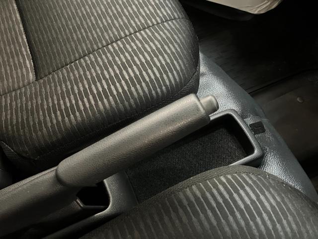 ハイゼットカーゴＤＸ　４ＷＤ　ＣＶＴ　コーナーセンサー　キーレス　前席Ｐ／Ｗ衝突被害軽減ブレーキ　スマアシ　パートタイム４ＷＤ　コーナーセンサー　前席パワーウインドウ　ＣＤステレオ　両側スライドドア　オートライト　マニュアルレベリング（滋賀県）の中古車