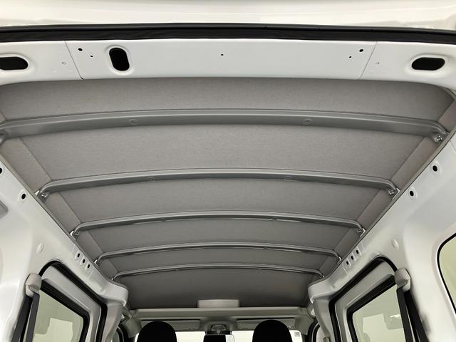 ハイゼットカーゴＤＸ　４ＷＤ　ＣＶＴ　コーナーセンサー　キーレス　前席Ｐ／Ｗ衝突被害軽減ブレーキ　スマアシ　パートタイム４ＷＤ　コーナーセンサー　前席パワーウインドウ　ＣＤステレオ　両側スライドドア　オートライト　マニュアルレベリング（滋賀県）の中古車