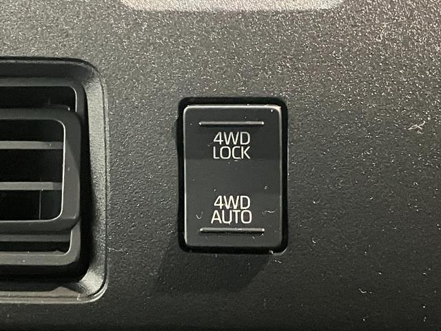 ハイゼットカーゴＤＸ　４ＷＤ　コーナーセンサー　ドラレコ　キーレスエントリー衝突被害軽減ブレーキ　スマアシ　パートタイム４ＷＤ　コーナーセンサー　前席パワーウインドウ　ＡＭ／ＦＭステレオ　ドラレコ　両側スライドドア　オートライト　マニュアルレベリング（滋賀県）の中古車