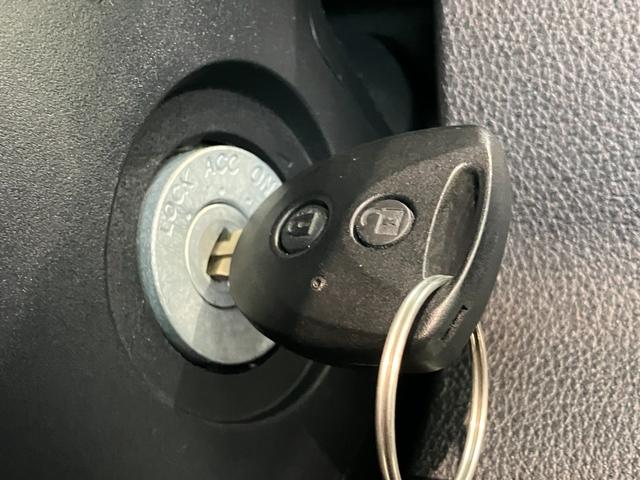 ハイゼットカーゴＤＸ　４ＷＤ　コーナーセンサー　ドラレコ　キーレスエントリー衝突被害軽減ブレーキ　スマアシ　パートタイム４ＷＤ　コーナーセンサー　前席パワーウインドウ　ＡＭ／ＦＭステレオ　ドラレコ　両側スライドドア　オートライト　マニュアルレベリング（滋賀県）の中古車