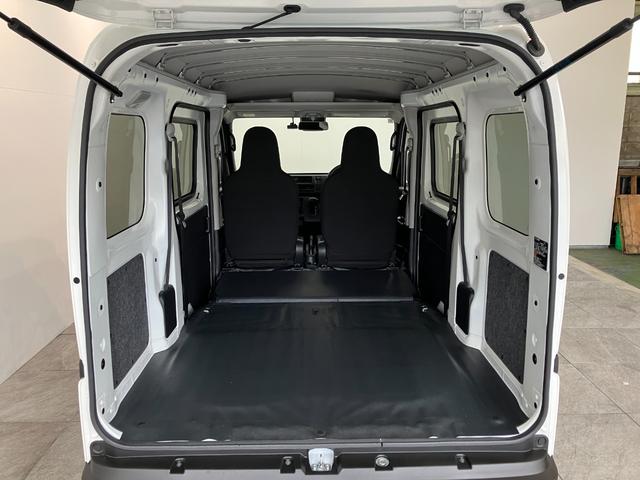 ハイゼットカーゴＤＸ　４ＷＤ　コーナーセンサー　ドラレコ　キーレスエントリー衝突被害軽減ブレーキ　スマアシ　パートタイム４ＷＤ　コーナーセンサー　前席パワーウインドウ　ＡＭ／ＦＭステレオ　ドラレコ　両側スライドドア　オートライト　マニュアルレベリング（滋賀県）の中古車