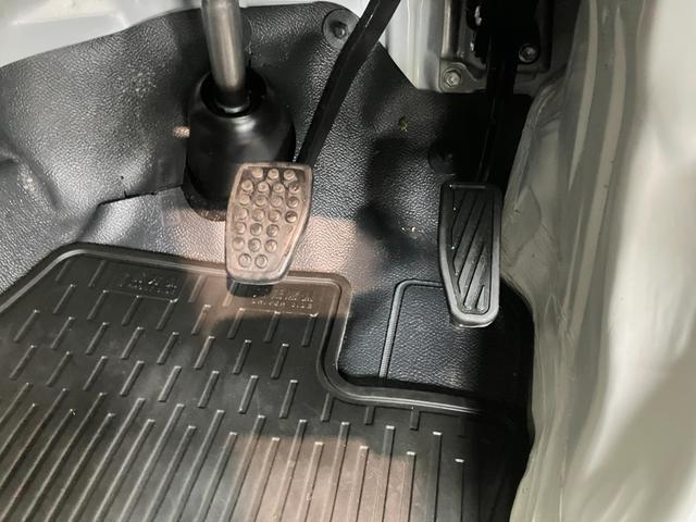 ハイゼットカーゴＤＸ　４ＷＤ　コーナーセンサー　ドラレコ　キーレスエントリー衝突被害軽減ブレーキ　スマアシ　パートタイム４ＷＤ　コーナーセンサー　前席パワーウインドウ　ＡＭ／ＦＭステレオ　ドラレコ　両側スライドドア　オートライト　マニュアルレベリング（滋賀県）の中古車