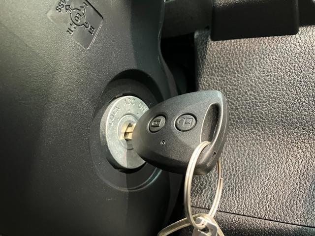 ハイゼットカーゴＤＸ　４ＷＤ　コーナーセンサー　ＡＭ／ＦＭラジオ　キーレス衝突被害軽減ブレーキ　スマアシ　パートタイム４ＷＤ　コーナーセンサー　前席パワーウインドウ　ＡＭ／ＦＭステレオ　両側スライドドア　オートライト　マニュアルレベリング　キーレスエントリー（滋賀県）の中古車