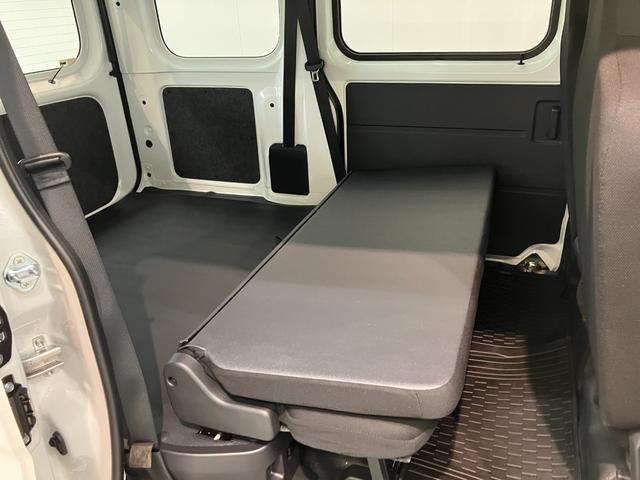 ハイゼットカーゴＤＸ　４ＷＤ　コーナーセンサー　ＡＭ／ＦＭラジオ　キーレス衝突被害軽減ブレーキ　スマアシ　パートタイム４ＷＤ　コーナーセンサー　前席パワーウインドウ　ＡＭ／ＦＭステレオ　両側スライドドア　オートライト　マニュアルレベリング　キーレスエントリー（滋賀県）の中古車