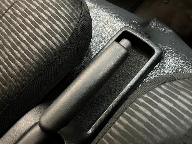 ハイゼットカーゴＤＸ　４ＷＤ　コーナーセンサー　ＡＭ／ＦＭラジオ　キーレス衝突被害軽減ブレーキ　スマアシ　パートタイム４ＷＤ　コーナーセンサー　前席パワーウインドウ　ＡＭ／ＦＭステレオ　両側スライドドア　オートライト　マニュアルレベリング　キーレスエントリー（滋賀県）の中古車