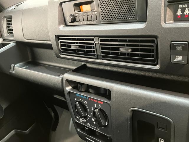 ハイゼットカーゴＤＸ　４ＷＤ　コーナーセンサー　ＡＭ／ＦＭラジオ　キーレス衝突被害軽減ブレーキ　スマアシ　パートタイム４ＷＤ　コーナーセンサー　前席パワーウインドウ　ＡＭ／ＦＭステレオ　両側スライドドア　オートライト　マニュアルレベリング　キーレスエントリー（滋賀県）の中古車