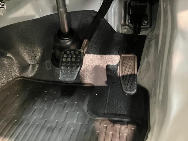 ハイゼットカーゴＤＸ　４ＷＤ　コーナーセンサー　ＡＭ／ＦＭラジオ　キーレス衝突被害軽減ブレーキ　スマアシ　パートタイム４ＷＤ　コーナーセンサー　前席パワーウインドウ　ＡＭ／ＦＭステレオ　両側スライドドア　オートライト　マニュアルレベリング　キーレスエントリー（滋賀県）の中古車