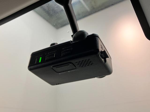 ハイゼットカーゴＤＸ　４ＷＤ　コーナーセンサー　ドラレコ　ＥＴＣ　キーレス衝突被害軽減ブレーキ　スマアシ　パートタイム４ＷＤ　コーナーセンサー　前席パワーウインドウ　ＡＭ／ＦＭステレオ　ドラレコ　ＥＴＣ　両側スライドドア　オートライト　マニュアルレベリング（滋賀県）の中古車