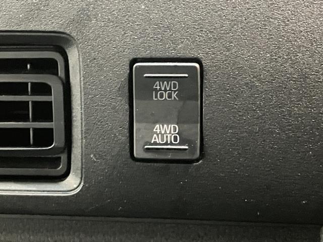 ハイゼットカーゴＤＸ　４ＷＤ　コーナーセンサー　ドラレコ　ＥＴＣ　キーレス衝突被害軽減ブレーキ　スマアシ　パートタイム４ＷＤ　コーナーセンサー　前席パワーウインドウ　ＡＭ／ＦＭステレオ　ドラレコ　ＥＴＣ　両側スライドドア　オートライト　マニュアルレベリング（滋賀県）の中古車