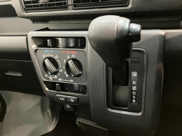 ハイゼットカーゴＤＸ　４ＷＤ　コーナーセンサー　ドラレコ　ＥＴＣ　キーレス衝突被害軽減ブレーキ　スマアシ　パートタイム４ＷＤ　コーナーセンサー　前席パワーウインドウ　ＡＭ／ＦＭステレオ　ドラレコ　ＥＴＣ　両側スライドドア　オートライト　マニュアルレベリング（滋賀県）の中古車