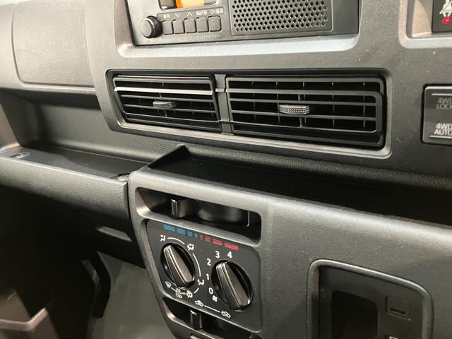 ハイゼットカーゴＤＸ　４ＷＤ　コーナーセンサー　ドラレコ　ＥＴＣ　キーレス衝突被害軽減ブレーキ　スマアシ　パートタイム４ＷＤ　コーナーセンサー　前席パワーウインドウ　ＡＭ／ＦＭステレオ　ドラレコ　ＥＴＣ　両側スライドドア　オートライト　マニュアルレベリング（滋賀県）の中古車