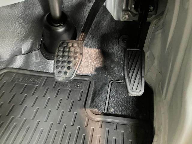 ハイゼットカーゴＤＸ　４ＷＤ　コーナーセンサー　ドラレコ　ＥＴＣ　キーレス衝突被害軽減ブレーキ　スマアシ　パートタイム４ＷＤ　コーナーセンサー　前席パワーウインドウ　ＡＭ／ＦＭステレオ　ドラレコ　ＥＴＣ　両側スライドドア　オートライト　マニュアルレベリング（滋賀県）の中古車