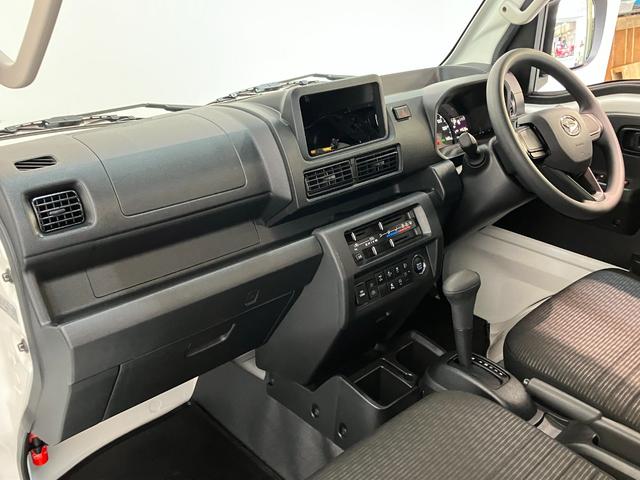 ハイゼットトラックＥＸＴ　４ＷＤ　ＣＶＴ　デフロック　荷台作業灯　スマートキー衝突被害軽減ブレーキ　コーナーセンサー　パートタイム４ＷＤ　デフロック　スマートキー　パワーウインドウ　オートライト　マニュアルレベリング　荷台作業灯　電動格納式ミラー　４枚リーフスプリング（滋賀県）の中古車