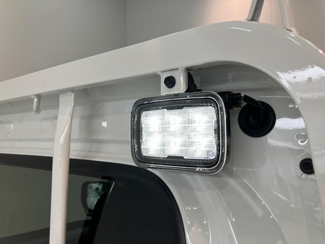 ハイゼットトラックＥＸＴ　４ＷＤ　ＣＶＴ　デフロック　荷台作業灯　スマートキー衝突被害軽減ブレーキ　コーナーセンサー　パートタイム４ＷＤ　デフロック　スマートキー　パワーウインドウ　オートライト　マニュアルレベリング　荷台作業灯　電動格納式ミラー　４枚リーフスプリング（滋賀県）の中古車