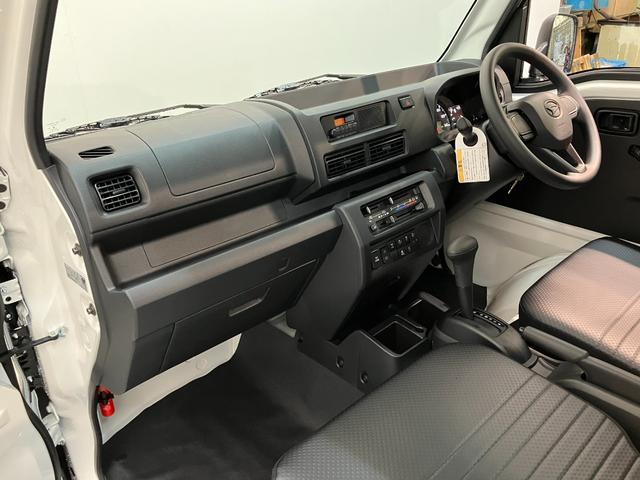 ハイゼットトラックスタンダード　農用スペシャル　４ＷＤ　届出済未使用車衝突被害軽減ブレーキ　コーナーセンサー　４ＷＤ　デフロック　荷台作業灯　ＡＭ／ＦＭラジオ　４枚リーフスプリング　マニュアルレベリング　届出済未使用車（滋賀県）の中古車