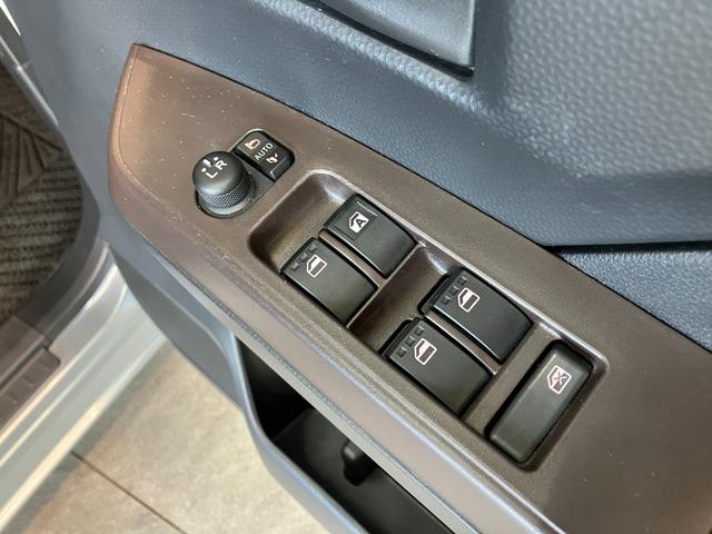 ルーミーＧ　Ｓ　ワンセグナビ　バックカメラ　ドラレコ　クルコン衝突被害軽減ブレーキ　ワンセグナビ　Ｂｌｕｅｔｏｏｔｈ　バックカメラ　ドラレコ　ＥＴＣ　シートヒーター　ＬＥＤ　オートライト　オートエアコン　クルーズコントロール　電動格納式ミラー　エコアイドル（滋賀県）の中古車