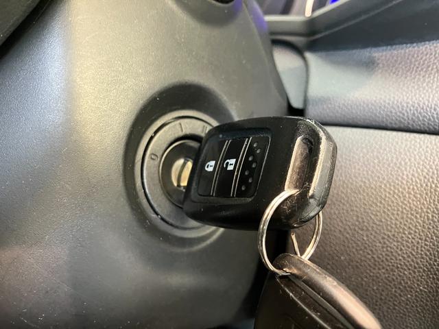 フィット13G ワンセグナビ バックカメラ キーレス ETC車載器ワンセグナビ Bluetooth バックカメラ ETC キーレスエントリー 電動格納式ミラー マニュアルレベリング エコアイドル(滋賀県)の中古車