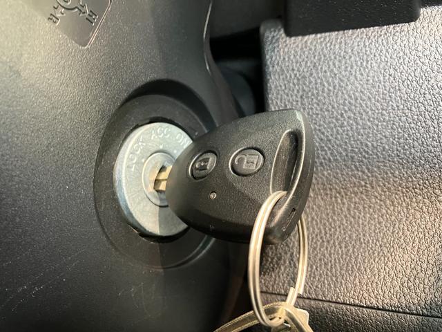 ハイゼットカーゴDX CVT車 CDステレオ オートライト キーレス LED衝突被害軽減ブレーキ コーナーセンサー CDステレオ オートライト 前席パワーウインドウ キーレスエントリー LEDヘッドランプ エコアイドル 両側スライドドア(滋賀県)の中古車