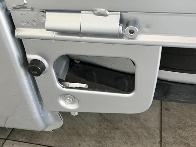 ハイゼットトラックＥＸＴ　５ＭＴ　４ＷＤ　デフロック　コーナーセンサー衝突被害軽減ブレーキ　コーナーセンサー　パートタイム４ＷＤ　デフロック　Ｂｌｕｅｔｏｏｔｈオーディオ　ＵＳＢ　スマートキー　パワーウインドウ　オートライト　荷台作業灯　４枚リーフスプリング　５速ＭＴ（滋賀県）の中古車