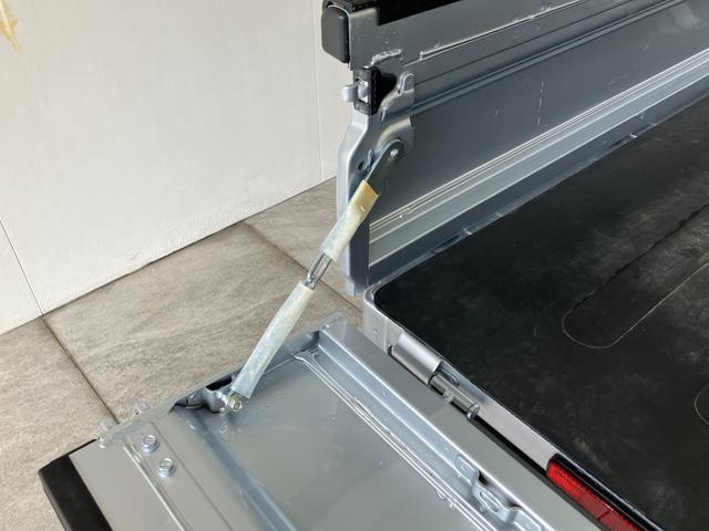 ハイゼットトラックＥＸＴ　５ＭＴ　４ＷＤ　デフロック　コーナーセンサー衝突被害軽減ブレーキ　コーナーセンサー　パートタイム４ＷＤ　デフロック　Ｂｌｕｅｔｏｏｔｈオーディオ　ＵＳＢ　スマートキー　パワーウインドウ　オートライト　荷台作業灯　４枚リーフスプリング　５速ＭＴ（滋賀県）の中古車