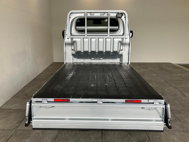 ハイゼットトラックＥＸＴ　５ＭＴ　４ＷＤ　デフロック　コーナーセンサー衝突被害軽減ブレーキ　コーナーセンサー　パートタイム４ＷＤ　デフロック　Ｂｌｕｅｔｏｏｔｈオーディオ　ＵＳＢ　スマートキー　パワーウインドウ　オートライト　荷台作業灯　４枚リーフスプリング　５速ＭＴ（滋賀県）の中古車