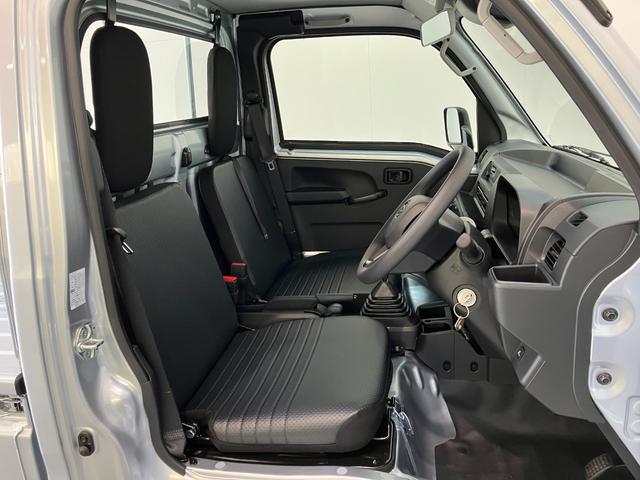 ハイゼットトラックスタンダード 4WD 5MT デフロック 届出済未使用車衝突被害軽減ブレーキ コーナーセンサー パートタイム4WD デフロック 5速マニュアルミッション車 AM/FMラジオ マニュアルレベリング オートライト 4枚リーフスプリング 荷台作業灯(滋賀県)の中古車