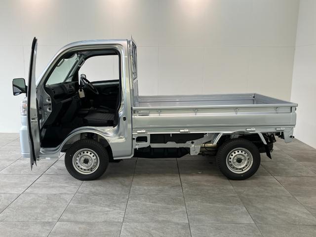 ハイゼットトラックスタンダード 4WD 5MT デフロック 届出済未使用車衝突被害軽減ブレーキ コーナーセンサー パートタイム4WD デフロック 5速マニュアルミッション車 AM/FMラジオ マニュアルレベリング オートライト 4枚リーフスプリング 荷台作業灯(滋賀県)の中古車