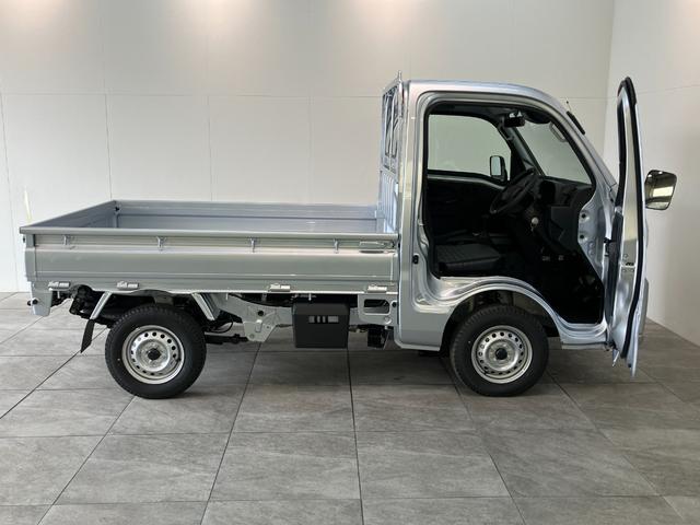 ハイゼットトラックスタンダード 4WD 5MT デフロック 届出済未使用車衝突被害軽減ブレーキ コーナーセンサー パートタイム4WD デフロック 5速マニュアルミッション車 AM/FMラジオ マニュアルレベリング オートライト 4枚リーフスプリング 荷台作業灯(滋賀県)の中古車