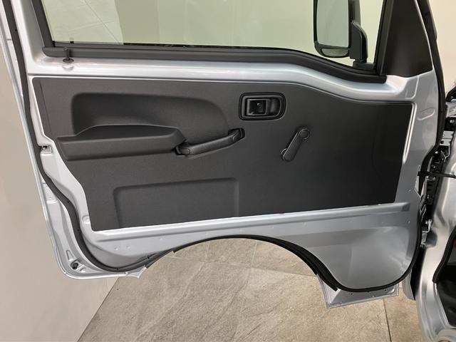 ハイゼットトラックスタンダード 4WD 5MT デフロック 届出済未使用車衝突被害軽減ブレーキ コーナーセンサー パートタイム4WD デフロック 5速マニュアルミッション車 AM/FMラジオ マニュアルレベリング オートライト 4枚リーフスプリング 荷台作業灯(滋賀県)の中古車
