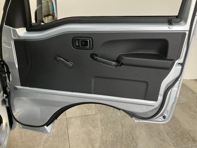 ハイゼットトラックスタンダード 4WD 5MT デフロック 届出済未使用車衝突被害軽減ブレーキ コーナーセンサー パートタイム4WD デフロック 5速マニュアルミッション車 AM/FMラジオ マニュアルレベリング オートライト 4枚リーフスプリング 荷台作業灯(滋賀県)の中古車