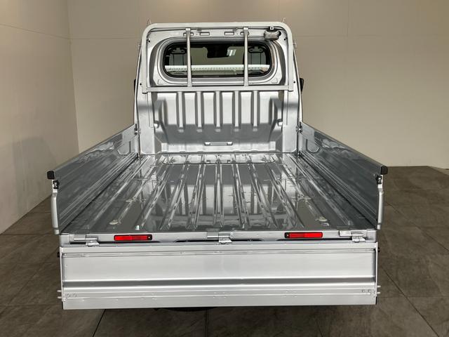 ハイゼットトラックスタンダード 4WD 5MT デフロック 届出済未使用車衝突被害軽減ブレーキ コーナーセンサー パートタイム4WD デフロック 5速マニュアルミッション車 AM/FMラジオ マニュアルレベリング オートライト 4枚リーフスプリング 荷台作業灯(滋賀県)の中古車