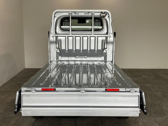 ハイゼットトラックスタンダード 4WD 5MT デフロック 届出済未使用車衝突被害軽減ブレーキ コーナーセンサー パートタイム4WD デフロック 5速マニュアルミッション車 AM/FMラジオ マニュアルレベリング オートライト 4枚リーフスプリング 荷台作業灯(滋賀県)の中古車