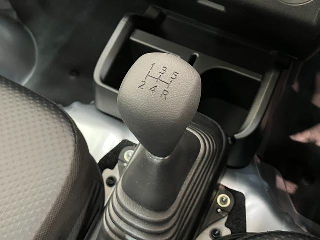 ハイゼットトラックスタンダード 4WD 5MT デフロック 届出済未使用車衝突被害軽減ブレーキ コーナーセンサー パートタイム4WD デフロック 5速マニュアルミッション車 AM/FMラジオ マニュアルレベリング オートライト 4枚リーフスプリング 荷台作業灯(滋賀県)の中古車