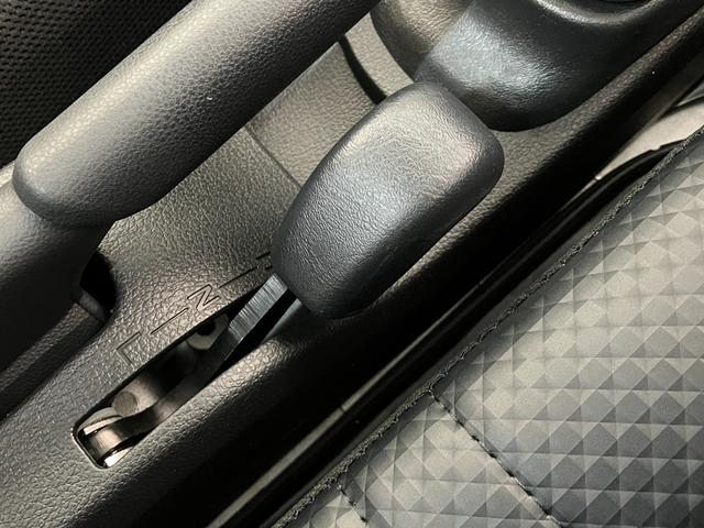ハイゼットトラックスタンダード 4WD 5MT デフロック 届出済未使用車衝突被害軽減ブレーキ コーナーセンサー パートタイム4WD デフロック 5速マニュアルミッション車 AM/FMラジオ マニュアルレベリング オートライト 4枚リーフスプリング 荷台作業灯(滋賀県)の中古車