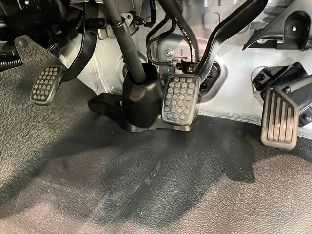 ハイゼットトラックスタンダード 4WD 5MT デフロック 届出済未使用車衝突被害軽減ブレーキ コーナーセンサー パートタイム4WD デフロック 5速マニュアルミッション車 AM/FMラジオ マニュアルレベリング オートライト 4枚リーフスプリング 荷台作業灯(滋賀県)の中古車