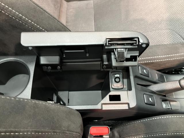 コペンＧＲスポーツ　フルセグナビ　レカロシート　届出済未使用車ＧＲ専用サスペンション　リアコーナーセンサー　フルセグナビ　ＤＶＤ再生　Ｂｌｕｅｔｏｏｔｈ　ＭＯＭＯ製ハンドル　レカロシート　ＢＢＳ製アルミホイール　シートヒーター　ＬＥＤ　オートライト　スマートキー（滋賀県）の中古車