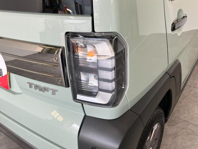 タフトＧダーククロムベンチャー　レーダクルコン　届出済未使用車衝突被害軽減ブレーキ　コーナーセンサー　バックカメラ（ナビ装着時用）　シートヒーター　電動パーキング　スカイフィールトップ　ＬＥＤ　オートライト　オートエアコン　スマートキー　エコアイドル　クルコン（滋賀県）の中古車