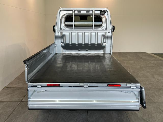 ハイゼットトラックＥＸＴ　４ＷＤ　ＣＶＴ車　９型ディスプレイオーディオ衝突被害軽減ブレーキ　コーナーセンサー　９型ディスプレイオーディオ　Ｂｌｕｅｔｏｏｔｈ　ＵＳＢ　バックカメラ　スマートキー　パワーウインドウ　４ＷＤ　デフロック　荷台作業灯　４枚リーフスプリング（滋賀県）の中古車