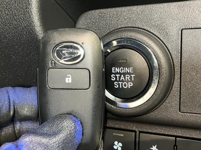 ハイゼットカーゴクルーズ　４ＷＤ　デジタルインナーミラー　スマートキー衝突被害軽減ブレーキ　スマアシ　コーナーセンサー　Ｂｌｕｅｔｏｏｔｈ／ＵＳＢチューナー　スマートキー　前席パワーウインドウ　両側スライドドア　デジタルインナーミラー　パートタイム４ＷＤ（滋賀県）の中古車