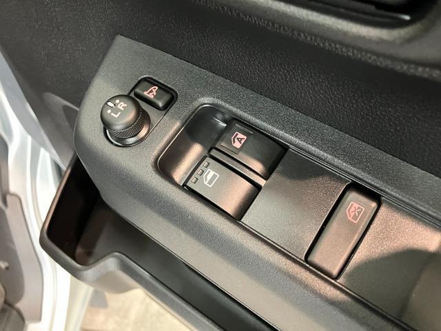 ハイゼットカーゴクルーズ　４ＷＤ　デジタルインナーミラー　スマートキー衝突被害軽減ブレーキ　スマアシ　コーナーセンサー　Ｂｌｕｅｔｏｏｔｈ／ＵＳＢチューナー　スマートキー　前席パワーウインドウ　両側スライドドア　デジタルインナーミラー　パートタイム４ＷＤ（滋賀県）の中古車