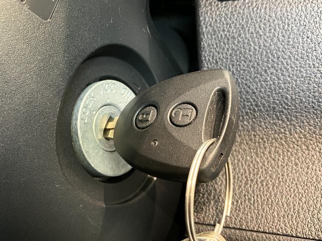 ハイゼットカーゴDX 4WD コーナーセンサー キーレス オートライト衝突被害軽減ブレーキ スマアシ パートタイム4WD コーナーセンサー 前席パワーウインドウ AM/FMステレオ 両側スライドドア オートライト マニュアルレベリング キーレスエントリー(滋賀県)の中古車