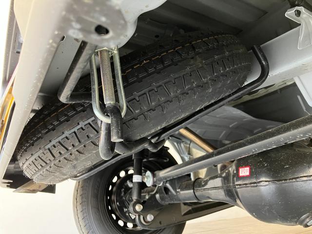 ハイゼットカーゴDX 4WD コーナーセンサー キーレス オートライト衝突被害軽減ブレーキ スマアシ パートタイム4WD コーナーセンサー 前席パワーウインドウ AM/FMステレオ 両側スライドドア オートライト マニュアルレベリング キーレスエントリー(滋賀県)の中古車