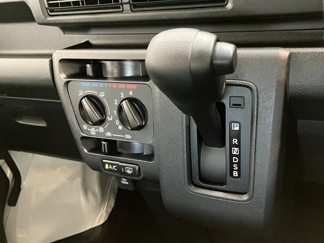 ハイゼットカーゴDX 4WD コーナーセンサー キーレス オートライト衝突被害軽減ブレーキ スマアシ パートタイム4WD コーナーセンサー 前席パワーウインドウ AM/FMステレオ 両側スライドドア オートライト マニュアルレベリング キーレスエントリー(滋賀県)の中古車